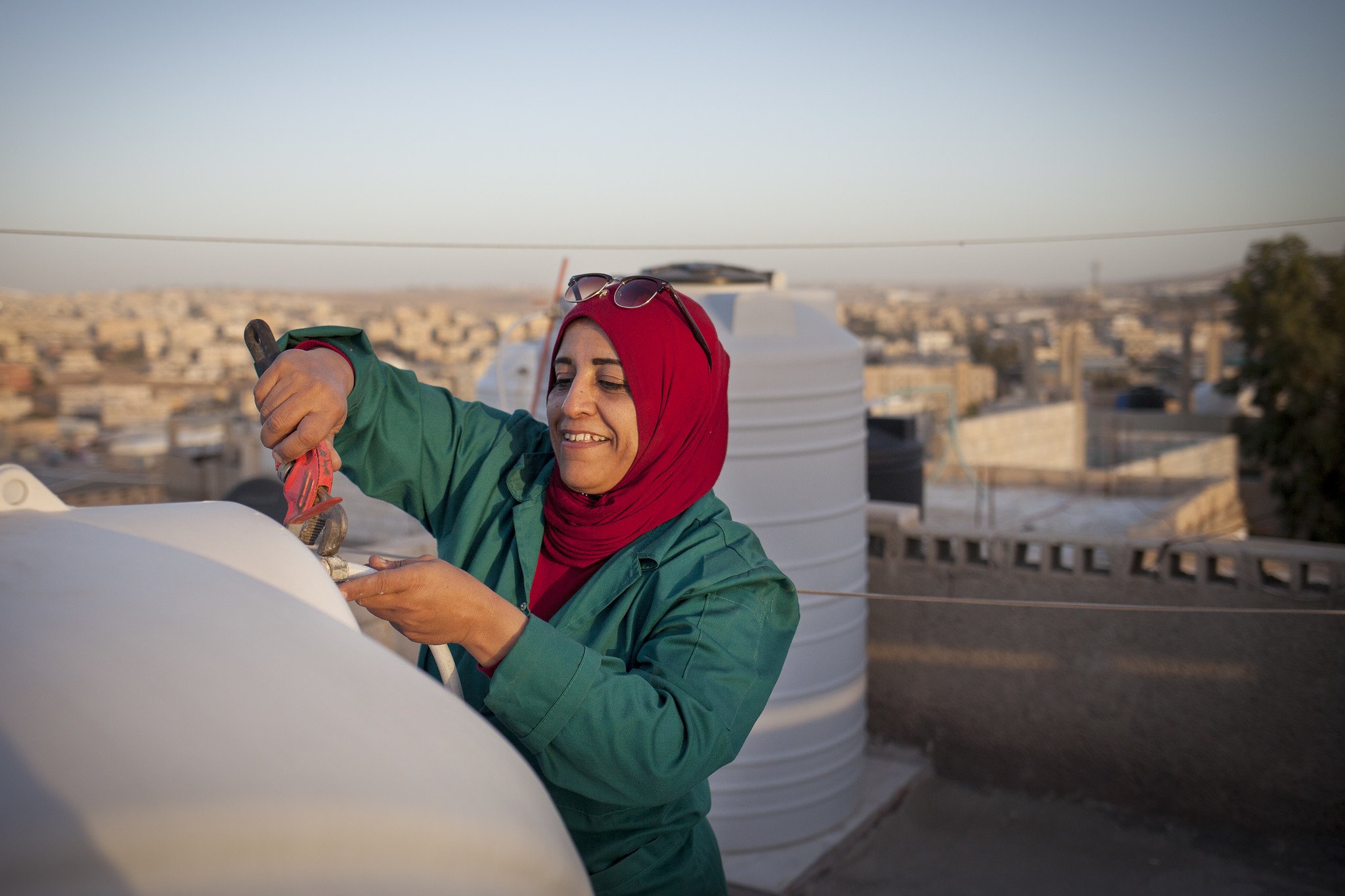 Apart from promoting sustainable solutions to address the needs of Syrians in refugee camps, we provide support for host communities. With over 40 per cent of Jordan’s water lost through leakages across the country, Oxfam trained more than 400 women in both Zarqa and Balqa governorates to fix water leakages and seize the opportunity to become plumbers. Mariam (pictured) joined our programme and is training other women across Zarqa to become plumbers. (Photo: Abbie Trayler-Smith / Oxfam)